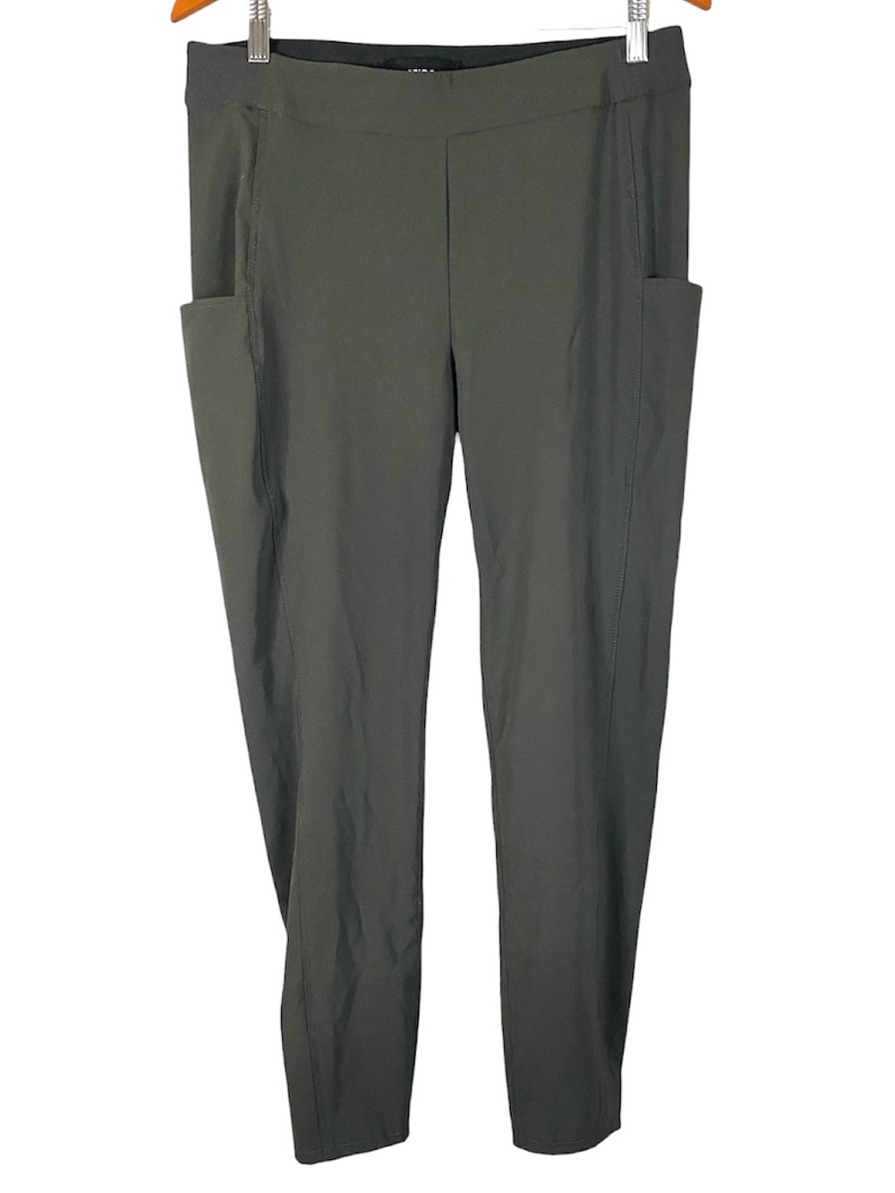 Briggs Women's Mid-Rise Side Pocket Athletic Pant in Gray/Brown Size Medium